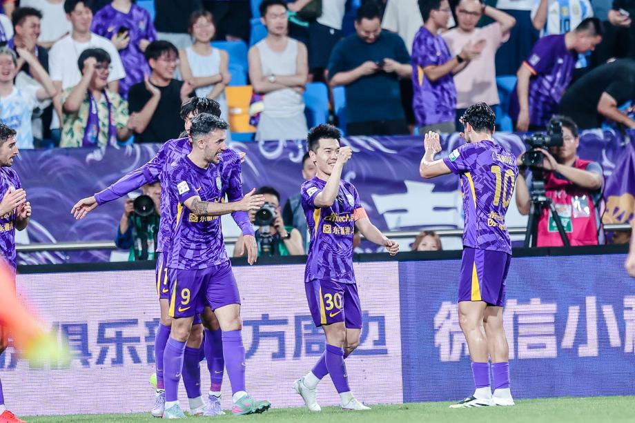 [图]阿代米王秋明进球 天津津门虎打败成齐蓉城